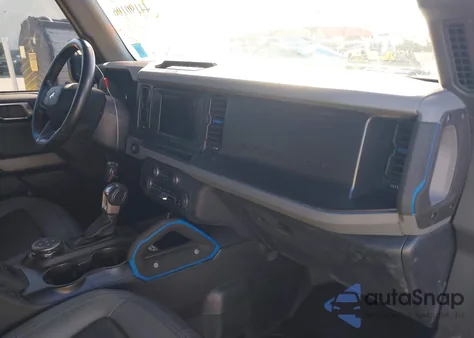 2022 Ford Bronco Black Diamond z USA, uszkodzony, nr VIN 1FMEE5DH3NLB35950